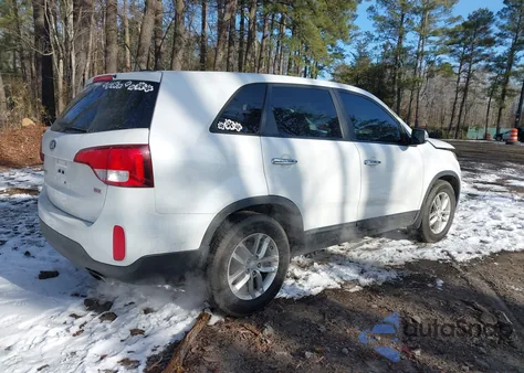 2015 Kia Sorento Lx z USA, uszkodzony, nr VIN 5XYKT3A6XFG593650